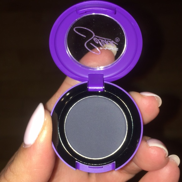 Selena by MAC eyeshadow Is it the beat? - Picture 3 of 4